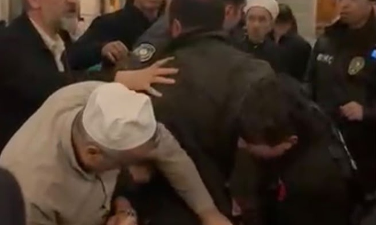 Sıcak Gündem: Eyüpsultan Camii'nde kavgada silahla havaya 4 el ateş edildi, 2 kişi yakalanarak gözaltına sevk