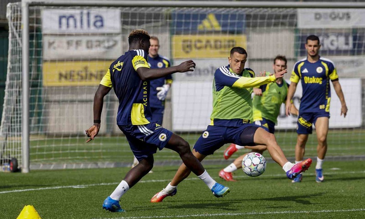 Sıcak Gündem: Fenerbahçe, Aston Villa deplasmanı öncesi idmanını Can Bartu'da sürdürdü