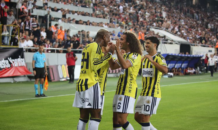 Sıcak Gündem: Fenerbahçe, Şampiyonlar Ligi için sahaya çıkıyor - Son Dakika Bilgileri