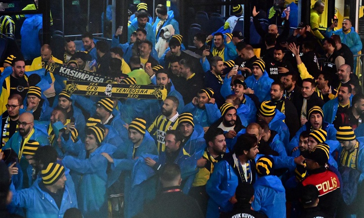Sıcak Gündem: Fenerbahçe taraftarının stada girişinde kriz: Gelişmeler Takip Ediliyor