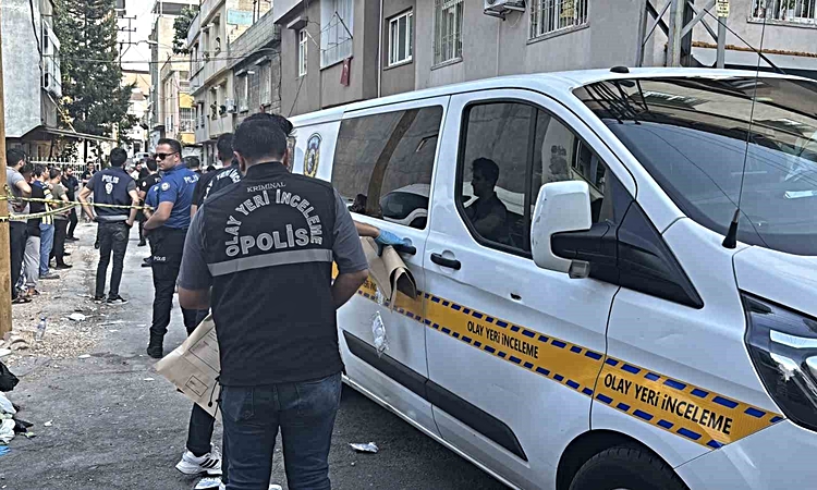 Sıcak Gündem: Gaziantep Şahinbey'de eşini öldüren şahıs, 3'ü çocuk 4 kişiyi yaralayıp yakalandı