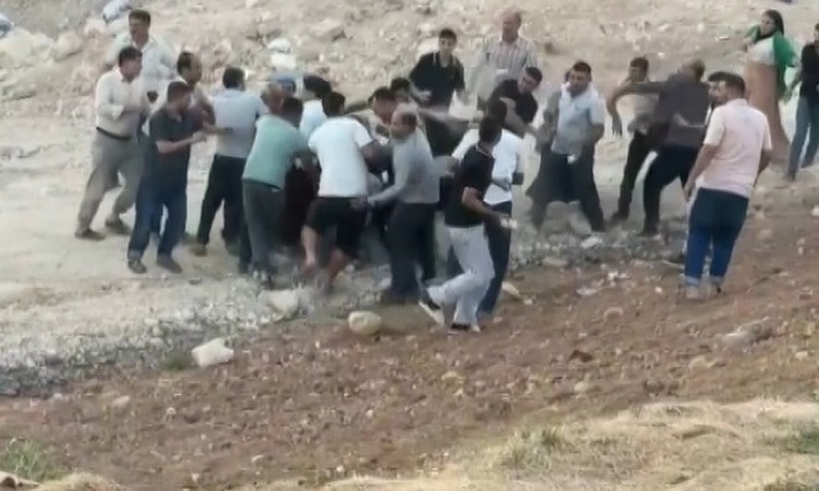 Sıcak Gündem: Gaziantep Şahinbey'de taş ve sopalı kavgaya polis biber gazıyla müdahale etti | İşte Tüm Ayrıntı