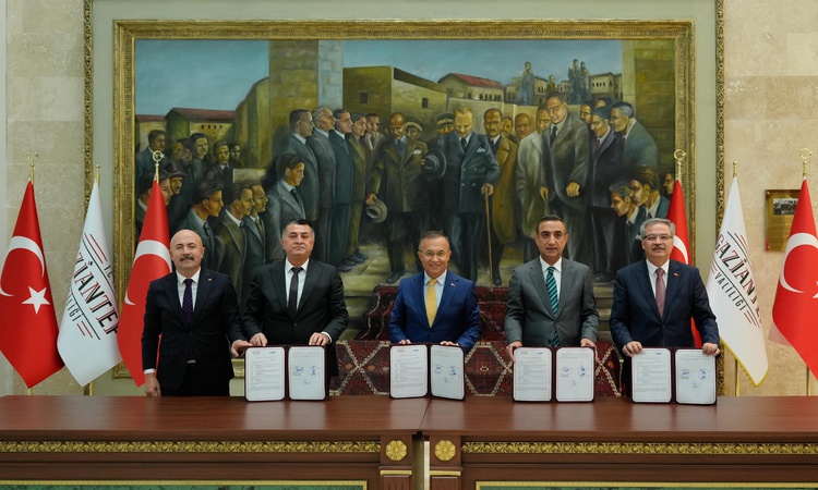 Sıcak Gündem: Gaziantep Valiliği ve iş insanları 65 bin öğrenciye ayakkabı için protokol imzaladı: Gelişmeler
