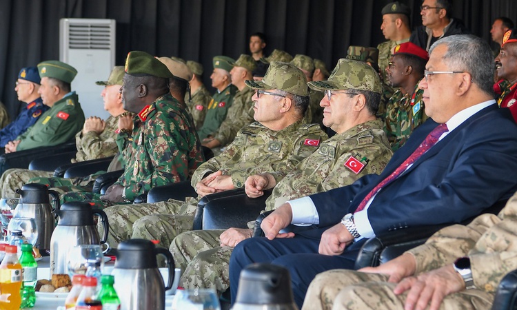 Sıcak Gündem: Genelkurmay Başkanı Bayraktaroğlu, Ankara Temelli'de 18 ülkelik yarışmayı izledi ve Merak Edilen