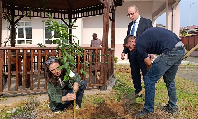 Sıcak Gündem: Giresun Üniversitesi Eynesil MYO'da Cumhuriyet'in 103. yılı için fidan dikildi