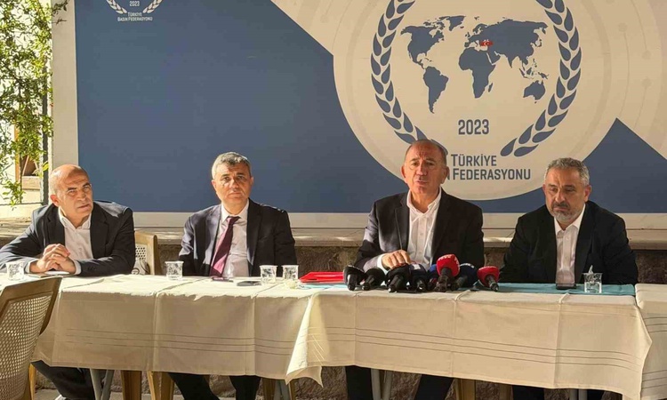 Sıcak Gündem: Gürsel Tekin, CHP'deki istifaları medya haberlerine ve 'gaza gelmeye' bağladı