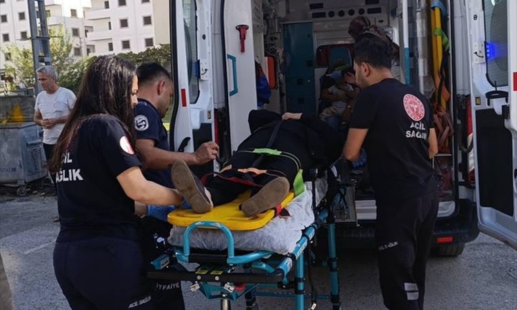 Sıcak Gündem: Hatay Dörtyol'da iki otomobil çarpıştı, kazada 3 kişi yaralandı: Gelişmeler Takip Ediliyor