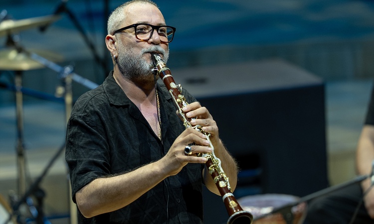 Sıcak Gündem: Hüsnü Şenlendirici ve Dolapdere Big Gang, CSO Ada Ankara'da konser verdi