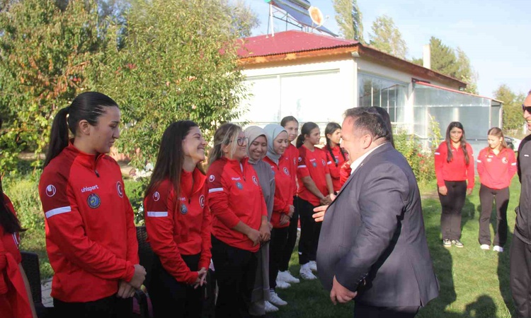 Sıcak Gündem: İşitme Engelli Kadın Güreş Milli Takımı, Avrupa öncesi Sivas kampını tamamladı ve Merak Edilenle