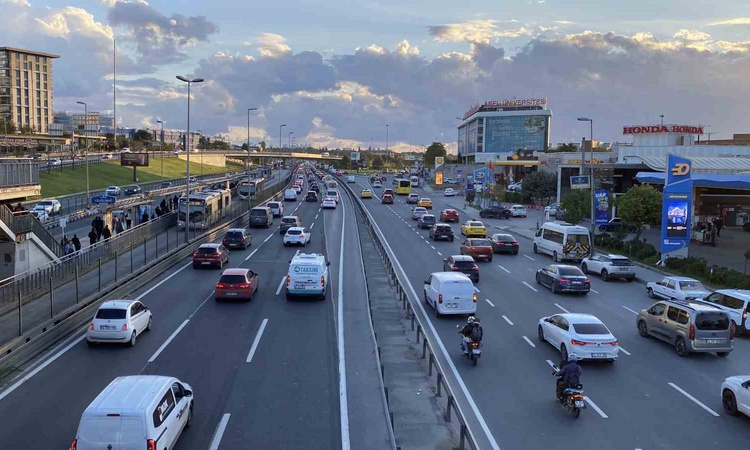 Sıcak Gündem: İstanbul'da yağışlar sona erdi, trafik yoğunluğu yüzde 54'e geriledi: Gelişmeler Takip Ediliyor