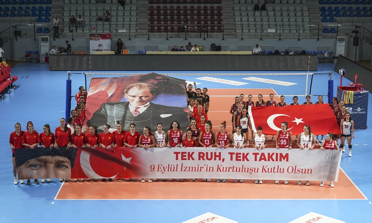 Sıcak Gündem: İzmir'in kadın voleybol takımları sahaya "karma takımla" çıktı | İşte Tüm Ayrıntılar