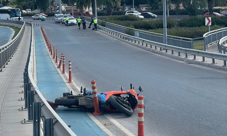 Sıcak Gündem: İzmir'de Motosiklet Kazası: 20 Yaşındaki Genç Kız yaşamını yitirdi - Son Dakika Bilgileri