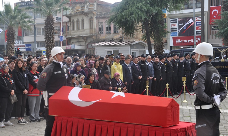 Sıcak Gündem: İzmir Ödemiş'te beyin kanaması geçiren 54 yaşındaki polis memuru toprağa verildi: Gelişmeler Tak