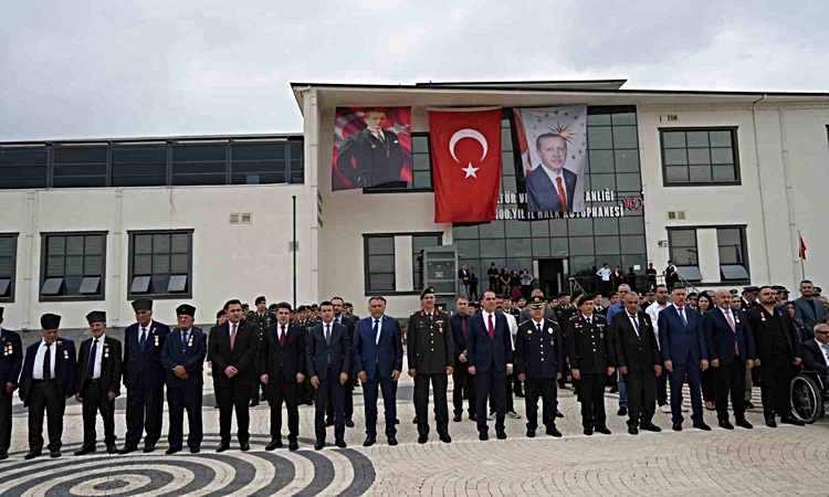 Sıcak Gündem: Iğdır’da 19 Eylül Gaziler Günü dolayısıyla çelenk sunuldu | İşte Tüm Ayrıntılar