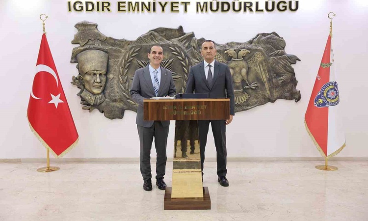 Sıcak Gündem: Iğdır Valisi Taşolar, yeni İl Emniyet Müdürü Erarslan Er'e iadeiziyarette bulundu ve Merak Edile