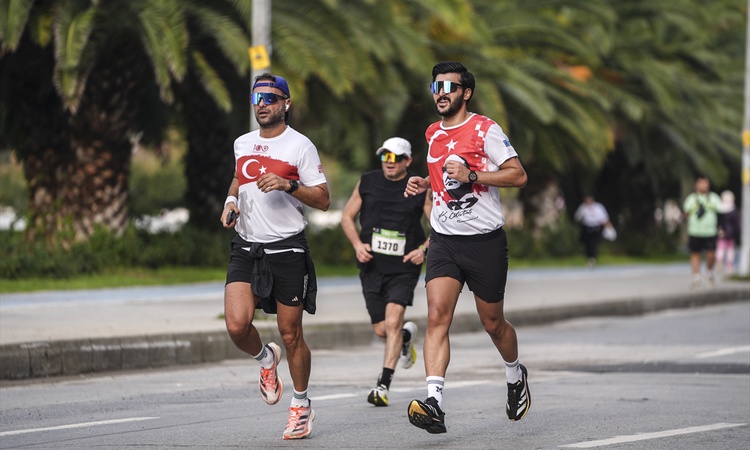 Sıcak Gündem: Kadıköy'de 10K Cumhuriyet Koşusu'na 3 bin 500 sporcu katıldı ve Merak Edilenler