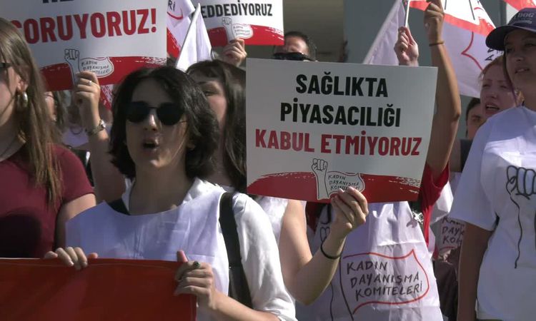 Sıcak Gündem: Kadın Dayanışma Komiteleri'nden Sağlık Bakanlığı önünde 'ücretsiz HPV aşısı' eylemi | İşte Tüm A