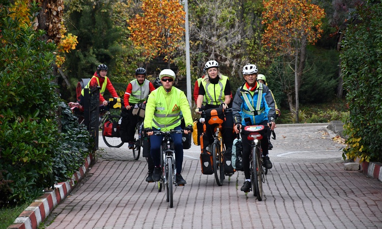 Sıcak Gündem: Karbon emisyonuna dikkat çeken COP31 Bike Ride ekibi Bilecik'e ulaştı - Son Dakika Bilgileri