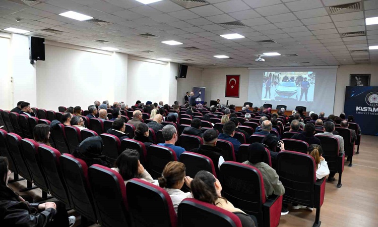 Sıcak Gündem: Kastamonu İl Emniyet Müdürü Tamer Taş, okul güvenliği için okul müdürleriyle buluştu - Son Dakik