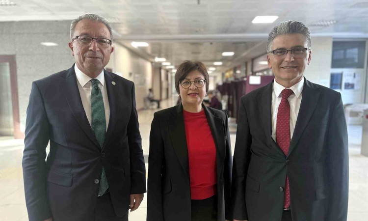 Sıcak Gündem: Kayseri Barosu'nda 3 adaylı başkanlık seçiminde 3 bin 309 avukat oy kullanıyor - Son Dakika Bilg