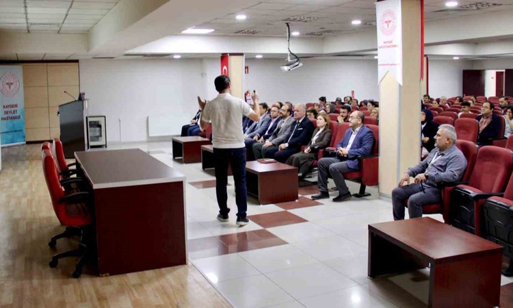 Sıcak Gündem: Kayseri Devlet Hastanesi personeline meme kanserinde erken teşhis anlatıldı - Son Dakika Bilgile