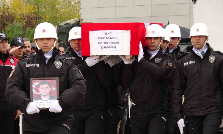 Sıcak Gündem: Kazada şehit düşen polis memuru için uğurlama töreni düzenlendi ve Merak Edilenler