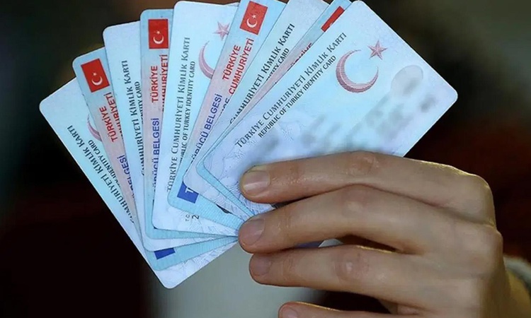 Sıcak Gündem: Kimliklerde büyük değişim! İlk olarak memurlar kullanacak | İşte Tüm Ayrıntılar