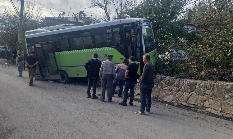 Sıcak Gündem: Kocaeli Gebze'de halk otobüsü duvara çarptı, 10 yolcu hafif yaralandı | İşte Tüm Ayrıntılar