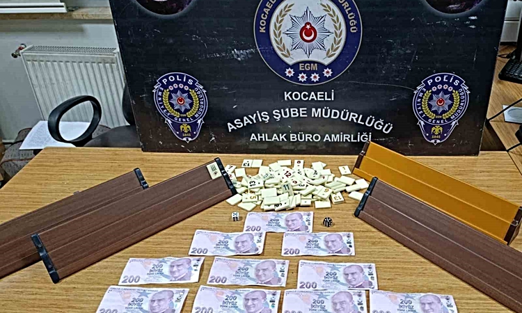 Sıcak Gündem: Kocaeli Gölcük'te kahvehanede kumar denetiminde 4 kişiye 46 bin 416 TL ceza kesildi | İşte Tüm A