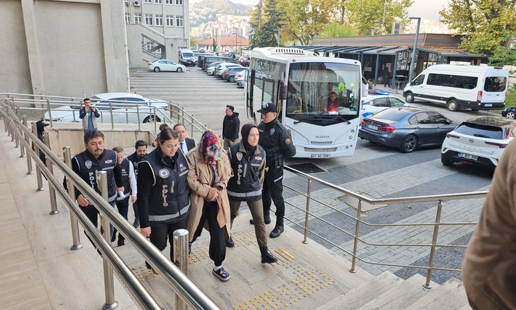 Sıcak Gündem: KOM, Zonguldak'ta rüşvet ağına operasyon düzenledi, 16 şüpheli yakalanarak gözaltına sevk edildi