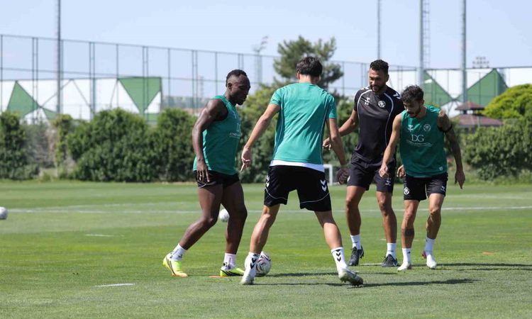Sıcak Gündem: Konyaspor, Erzurumspor FK Maçı Hazırlıklarını Tamamladı: Gelişmeler Takip Ediliyor