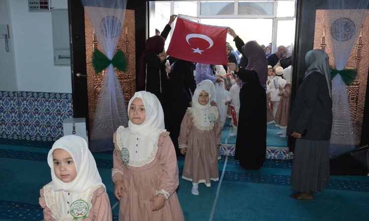 Sıcak Gündem: Kütahya'da 4-6 yaş Kur'an kursu öğrencilerine Bed-i Besmele programı düzenlendi | İşte Tüm Ayrın