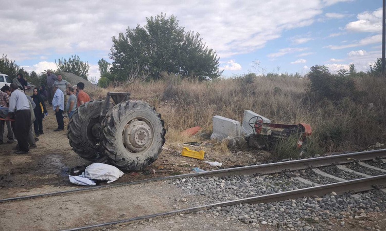 Sıcak Gündem: Malatya Yeşilyurt'ta yük treni traktörü ikiye böldü, işitme engelli sürücü yaralandı. - Son Daki