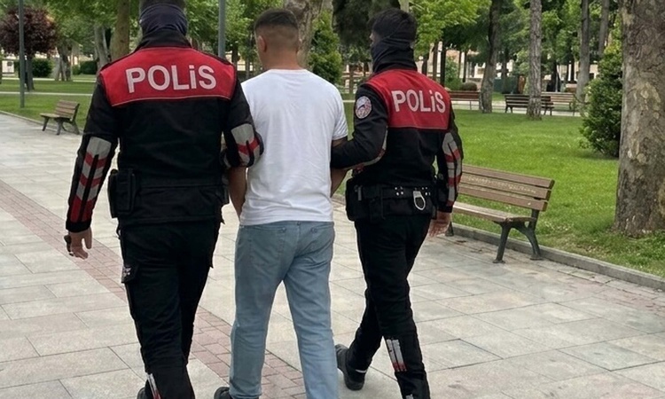 Sıcak Gündem: Manisa'da 152 yıl hapis cezasıyla aranan 17 yaşındaki firari yakalandı: Gelişmeler Takip Ediliyo