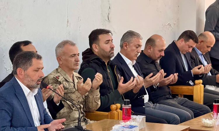 Sıcak Gündem: Mardin Valisi Akkoyun, Nusaybin'de 4'ü çocuk 6 kişinin ölümü üzerine taziyeye gitti: Gelişmeler