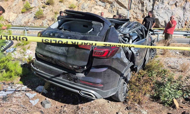 Sıcak Gündem: Muğla Datça'da Chery marka araç bariyerlere çarptı, 1 kişi öldü, 3 kişi yaralandı ve Merak Edile