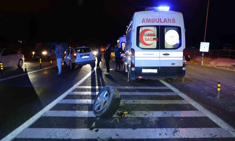 Sıcak Gündem: Nevşehir-Ürgüp yolunda iki otomobil çarpıştı, 3'ü Çinli turist 5 kişi yaralandı ve Merak Edilenl