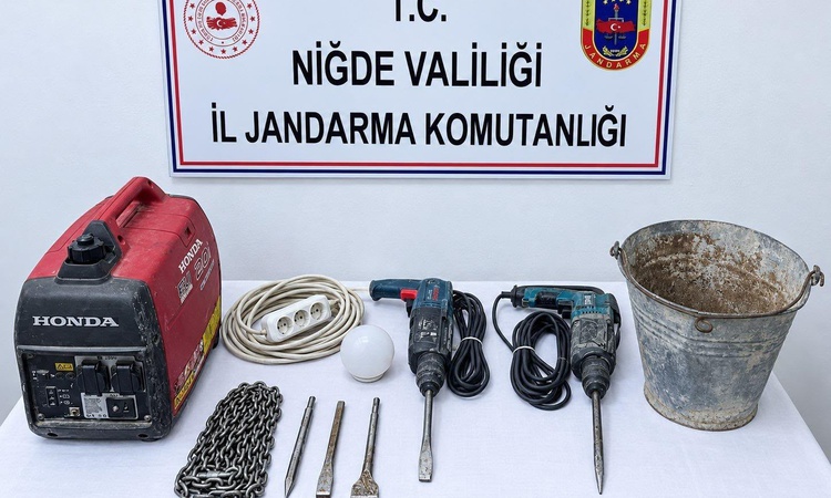Sıcak Gündem: Niğde Çiftlik'te kaçak kazıda malzemeler ele geçirildi, 1 şüpheliye işlem başlatıldı