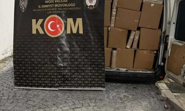 Sıcak Gündem: Niğde'de iki araçta 6 milyon TL'lik 2 milyon 700 bin kaçak makaron ele geçirildi ve Merak Edilen