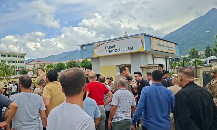 Sıcak Gündem: Osmaniye'de öğretmen Mehmet Bilgili, yeğeni tarafından okulda vurularak öldürüldü - Son Dakika B