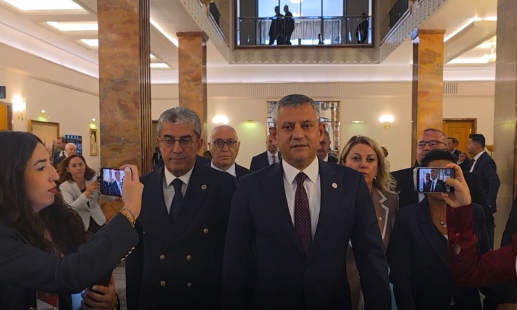 Sıcak Gündem: Özgür Özel'den genel kurulu terk etmelerine ilişkin açıklama: Gelişmeler Takip Ediliyor