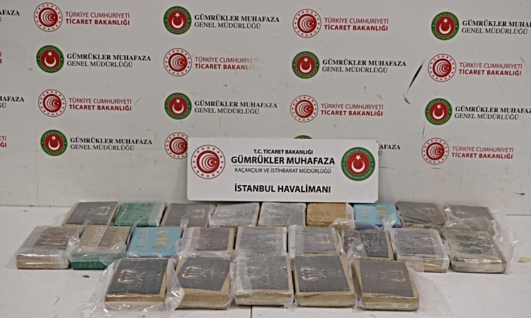 Sıcak Gündem: Pilot kıyafetiyle İstanbul Havalimanı’na gelen uyuşturucu kuryesi her yerde aranıyor