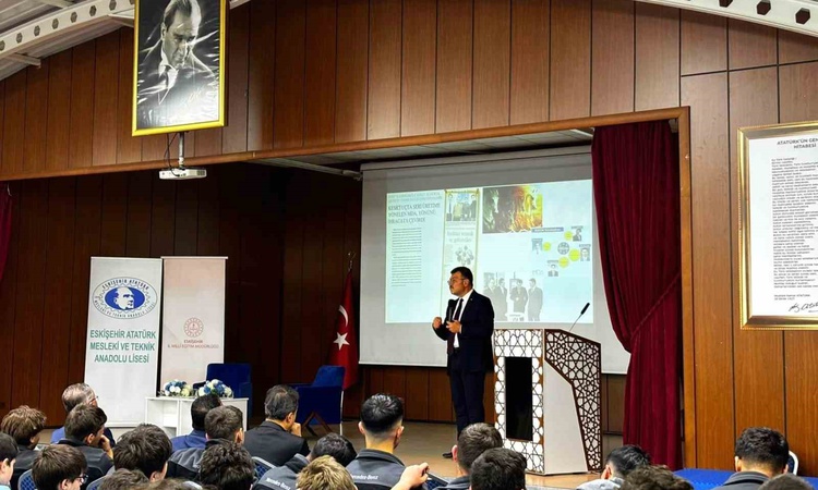 Sıcak Gündem: Prof. Dr. Hasan Mandal, Eskişehir'deki eski okulunda öğrencilerle buluştu ve Merak Edilenler