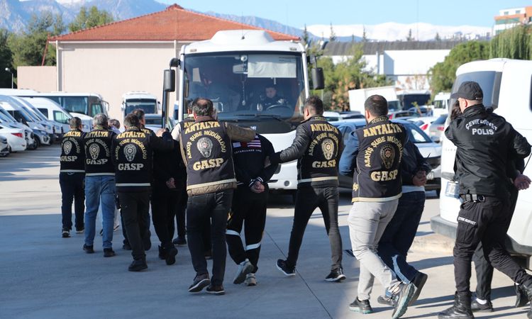 Sıcak Gündem: Sahte Polis Baskınıyla 4 Milyon Dolarlık Kripto Varlık Çaldılar: 13 Sanığın Yargılanması Sürüyor