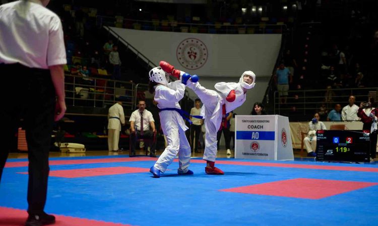 Sıcak Gündem: Samsun'da 7 Ülkeden 1247 Sporcu Karate Şampiyonası'nda Kıyasıya Mücadele Ediyor