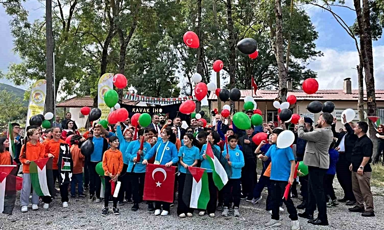 Sıcak Gündem: Samsun Kavak'ta Gazze'deki çocuklara destek için uçurtmalar uçuruldu ve Merak Edilenler
