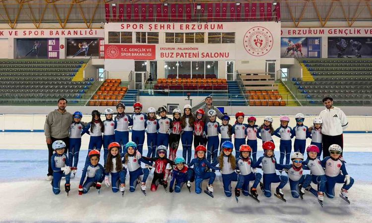 Sıcak Gündem: Samsunlu Buz Pateni Sporcularından Büyük Başarı: 25 Madalya: Gelişmeler Takip Ediliyor