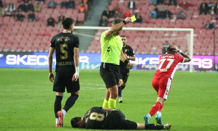 Sıcak Gündem: Samsunspor, Amed'e 2-1 yenildiği maçta hakem kararları için TFF'ye çağrı yaptı: Gelişmeler Takip