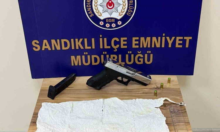 Sıcak Gündem: Sandıklı'da uyuşturucu operasyonunda 2 şüpheli hakkında tutuklama kararı verildi, 900 içimlik ma