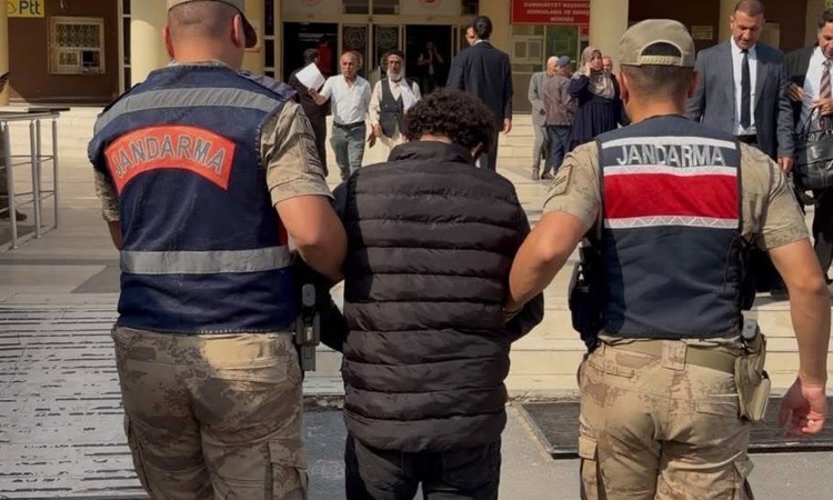 Sıcak Gündem: Şanlıurfa'da 15 yıl 10 ay hapis cezası bulunan şahıs jandarma tarafından yakalandı ve Merak Edil